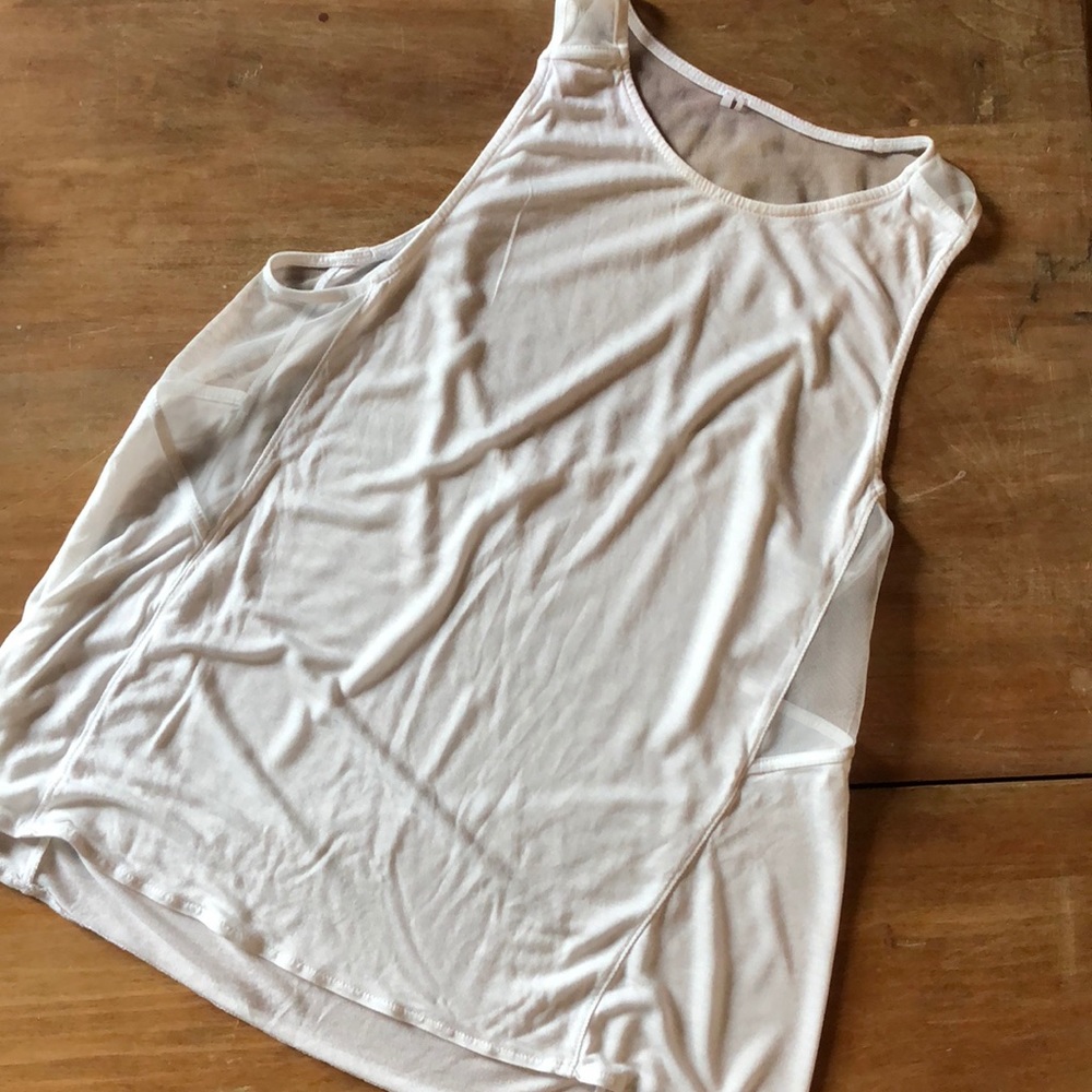 Alo Yoga white top